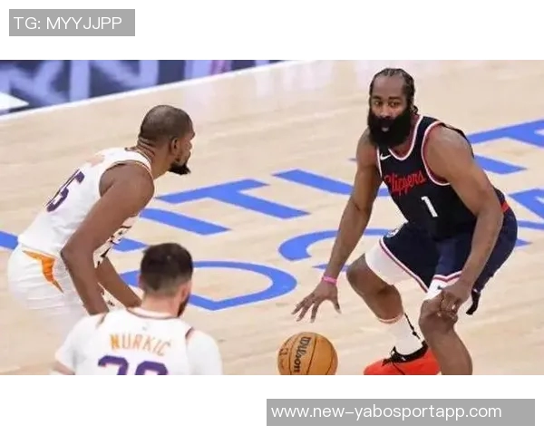 哈登再度燃尽赛场格莱姆斯手肘碰撞引发热议